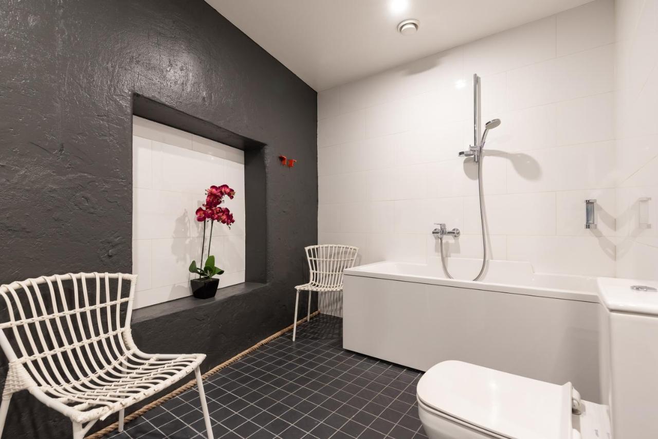 Stylish Apartment With Parking In Telliskivi Reval Esterno foto