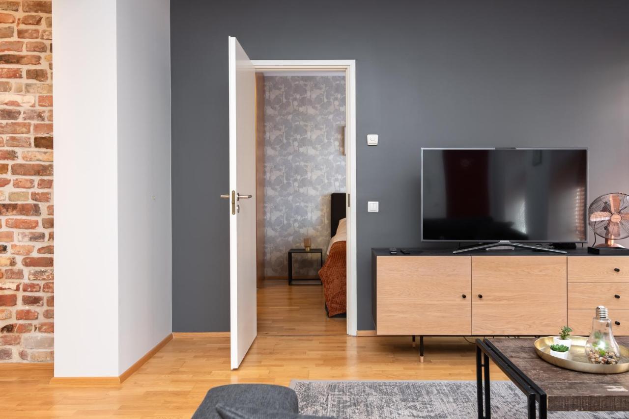 Stylish Apartment With Parking In Telliskivi Reval Esterno foto
