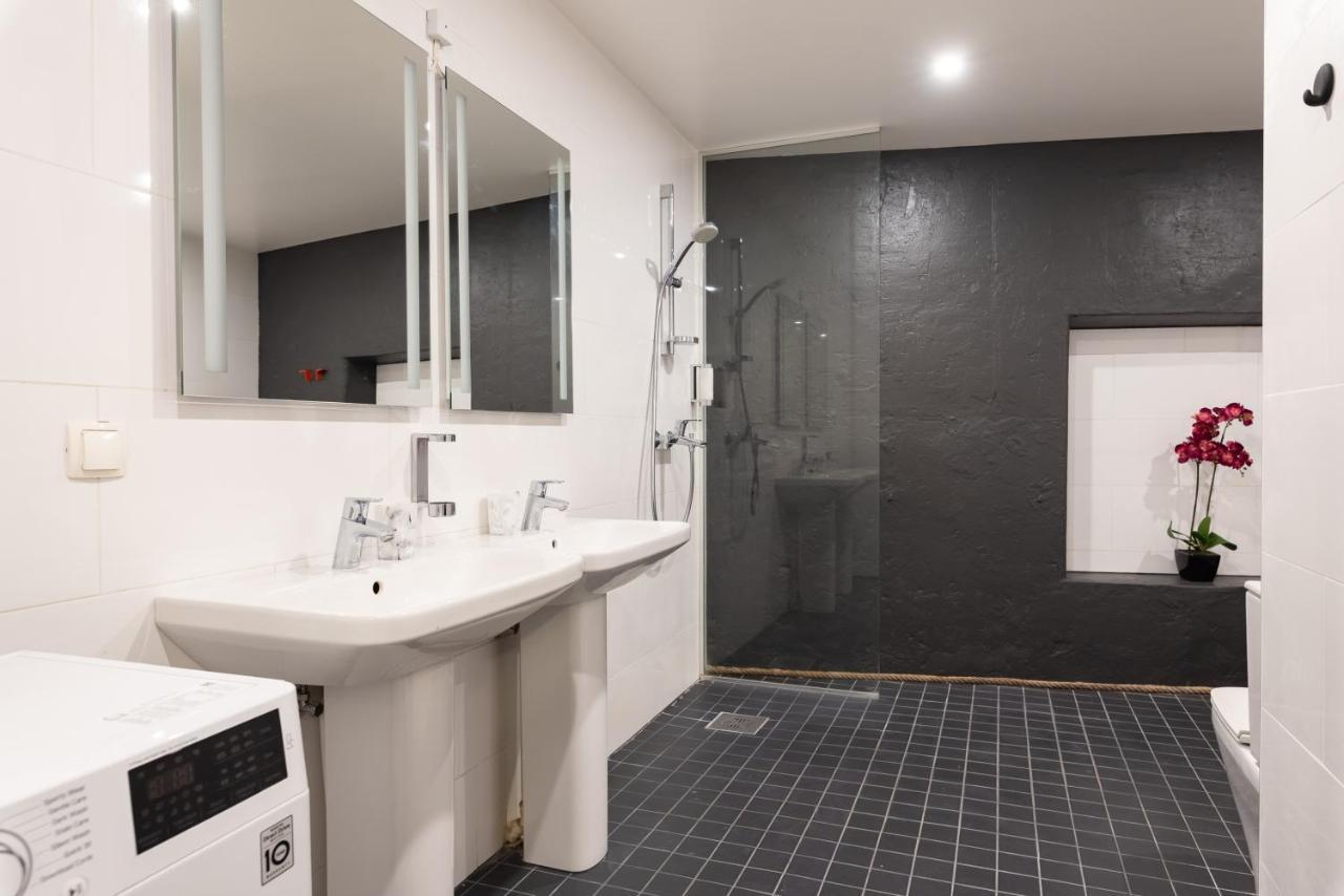 Stylish Apartment With Parking In Telliskivi Reval Esterno foto