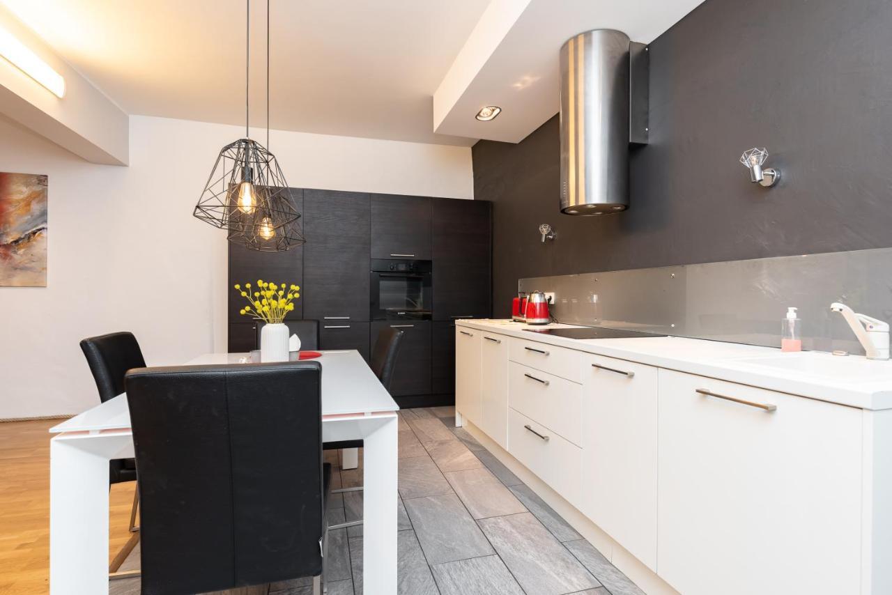 Stylish Apartment With Parking In Telliskivi Reval Esterno foto