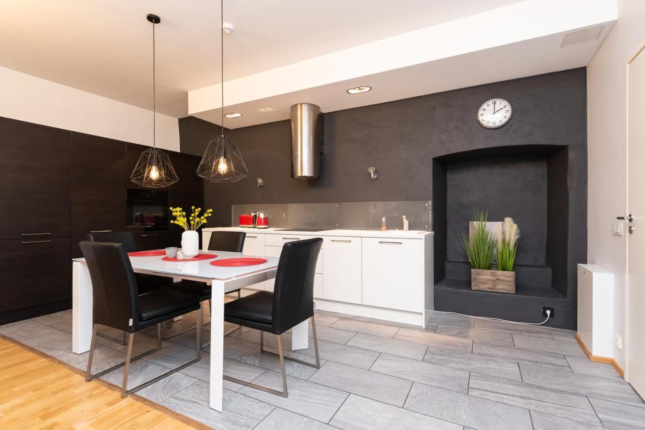Stylish Apartment With Parking In Telliskivi Reval Esterno foto