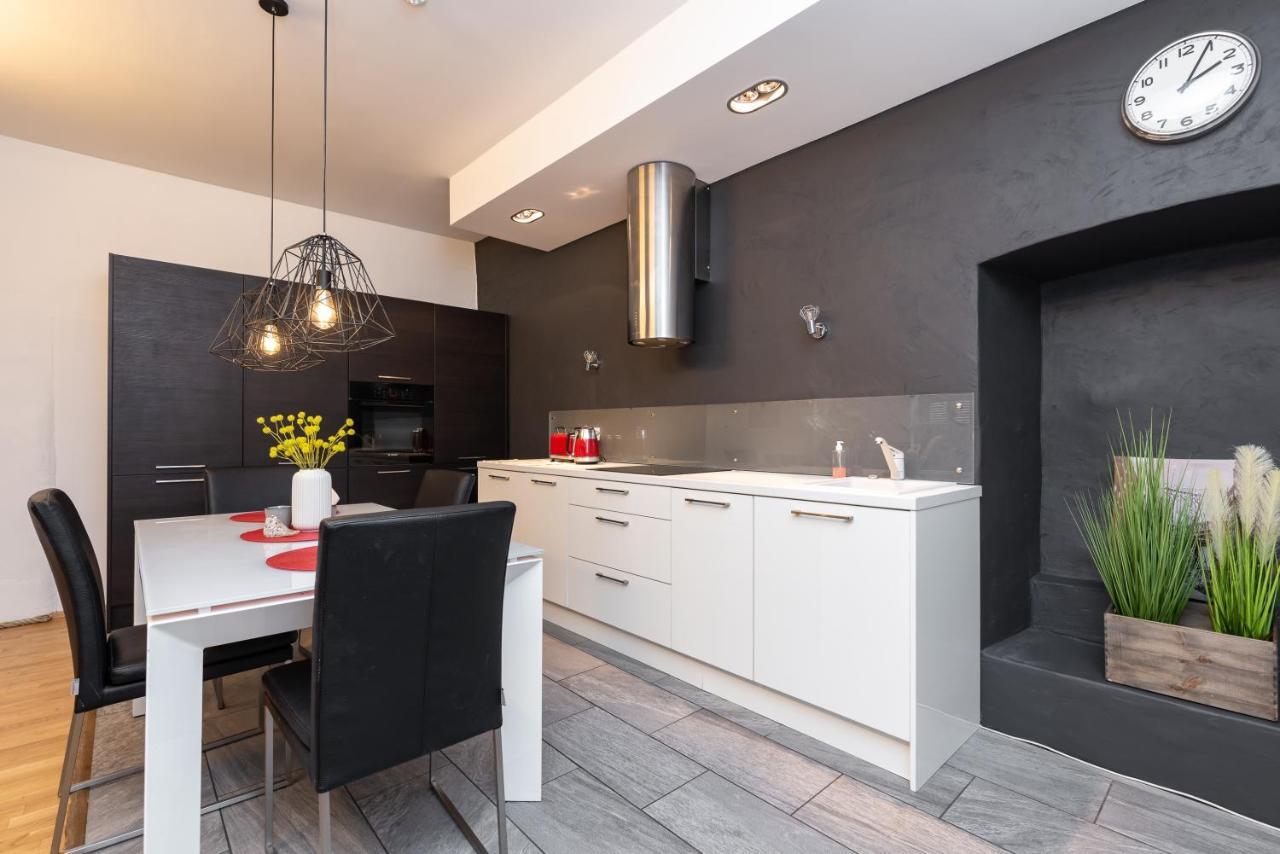 Stylish Apartment With Parking In Telliskivi Reval Esterno foto