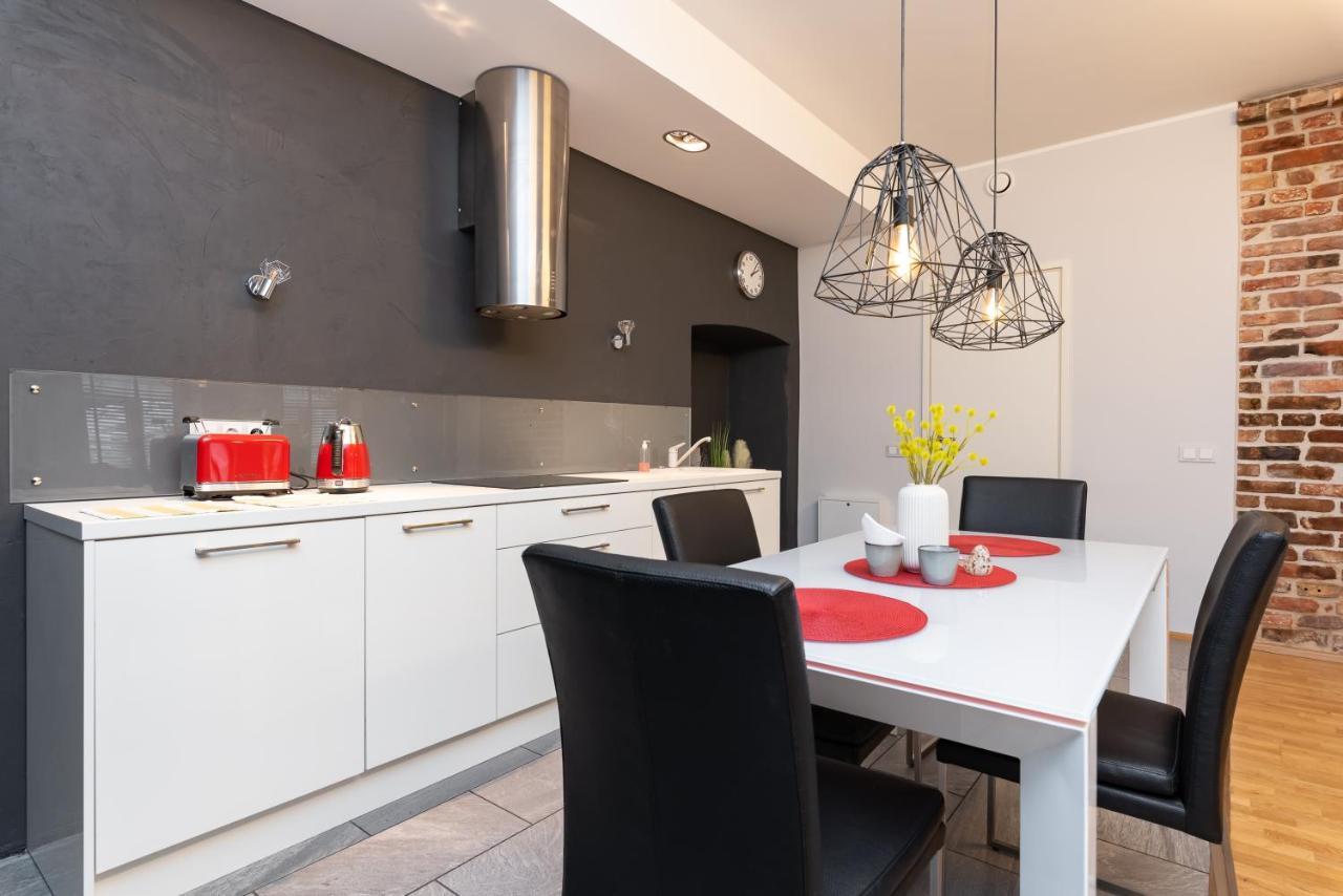 Stylish Apartment With Parking In Telliskivi Reval Esterno foto