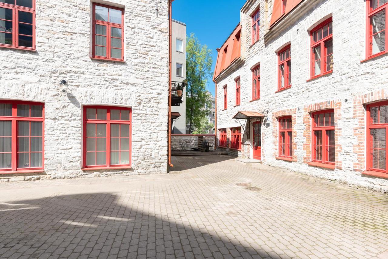 Stylish Apartment With Parking In Telliskivi Reval Esterno foto